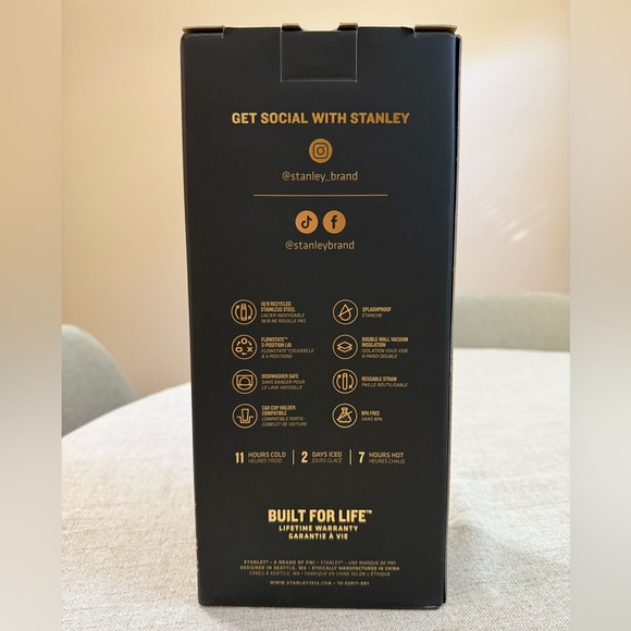 Stanley Navy and Gold Flowstate Tumbler with Straw 40 oz - Picture 10 of 10